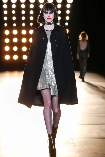 Look 10